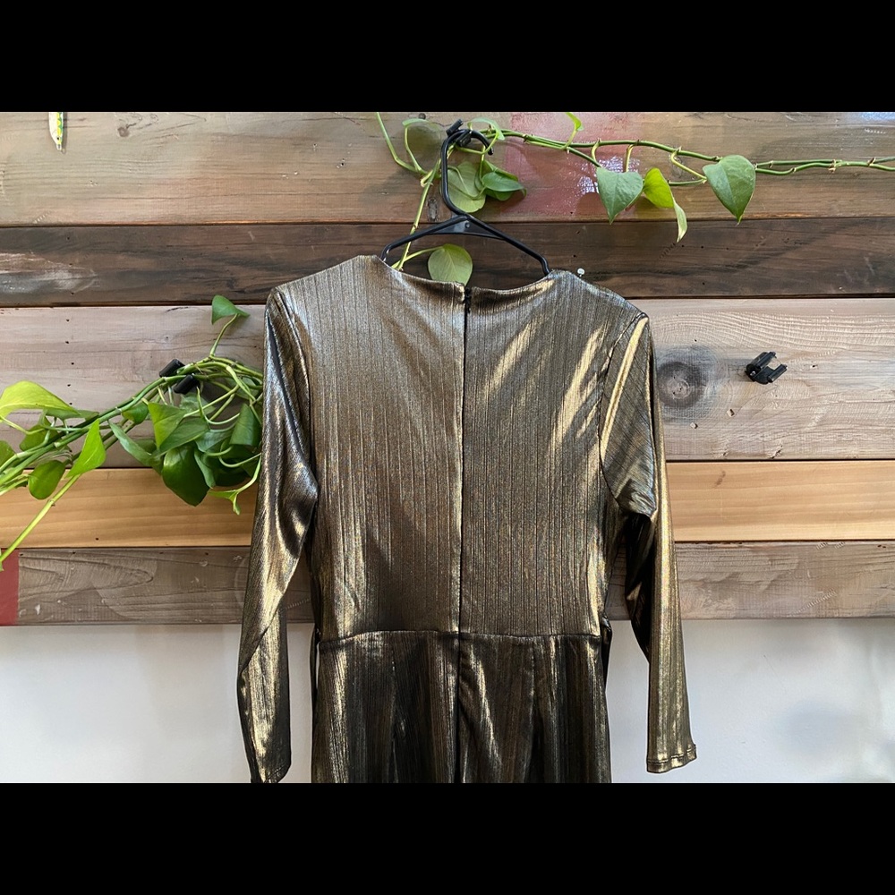 NEW LOOK Gold Sheer 3/4 Sleeve V-Neck Party Dress - Picture 7 of 10